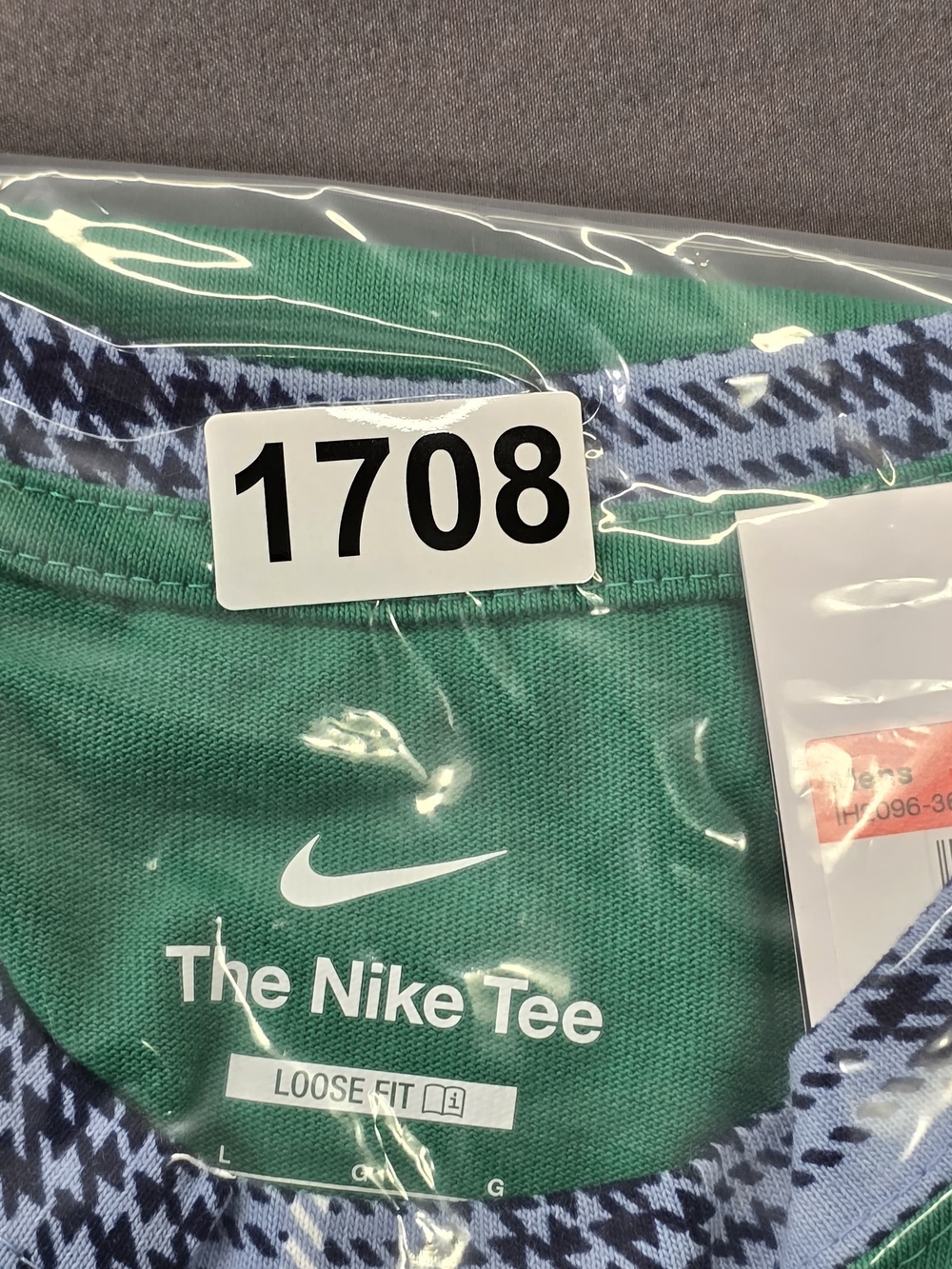 Nike Shirt Mens L Green Tartan Loose Fit Golf Crest Embroidered Tee T-shirt New - Picture 12 of 12